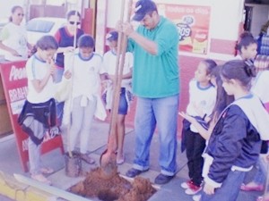 Crianças dão pontapé inicial na Semana do Meio Ambiente (Foto: Divulgação / Prefeitura)