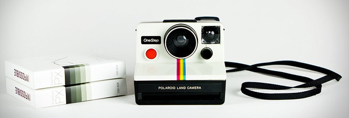 Máquina é réplica das primeiras Polaroid (Foto: Divulgação)