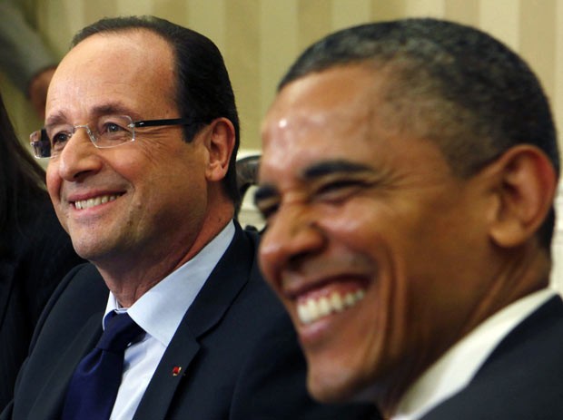 Os presidentes da França, François Hollande, e dos EUA, Barack Obama, durante encontro no Salão Oval da Casa Branca nesta sexta-feira (18) (Foto: AFP)