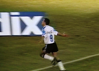 Gilson comemora gol contra o Fluminense em 1993 (Foto: Reprodução)