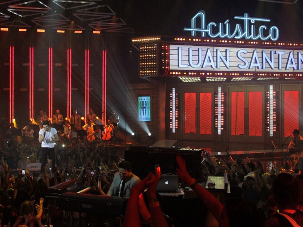 Luan Santana em gravação de DVD acústico em São Paulo (Foto: Paduardo/ Ag. News)