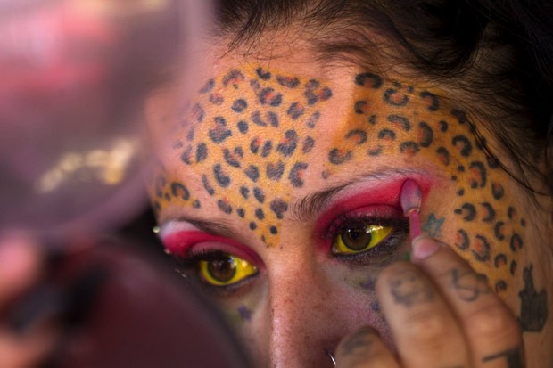 Andrea Aguilar é conhecida como 'mulher leopardo' (Foto: Guillermo Granja/Reuters)