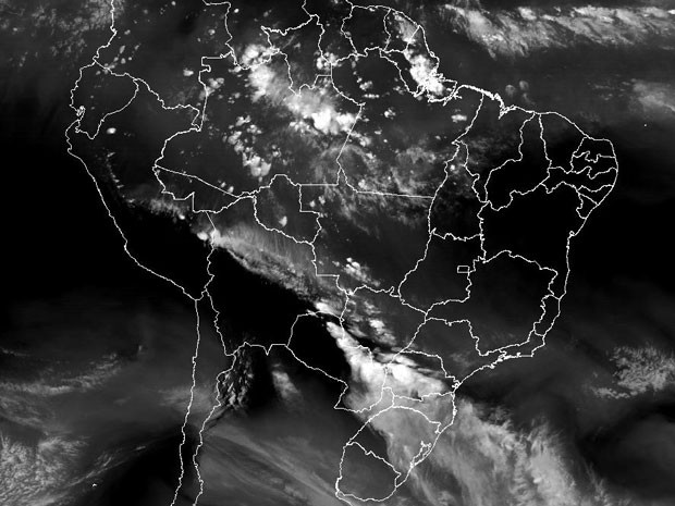 Satélite do Inmet mostra frente fria se aproximando do estado de São Paulo nesta segunda-feira (25) (Foto: Inmet/Reprodução)