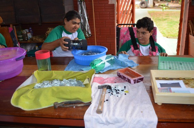 Instituto também recebe doações para manutenção das atividades (Foto: Magda Oliveira/G1)