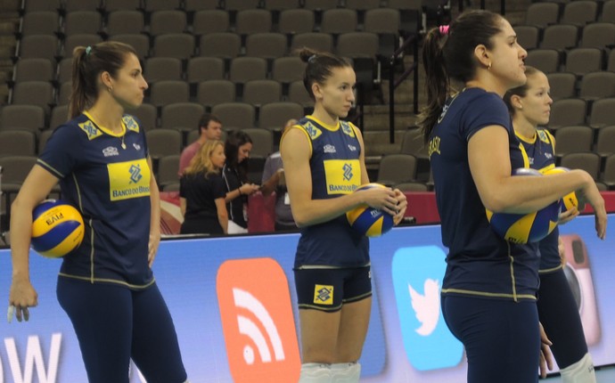 Dani Lins, Gabi, Natália e Monique treinam em Omaha (Foto: David Abramvezt)