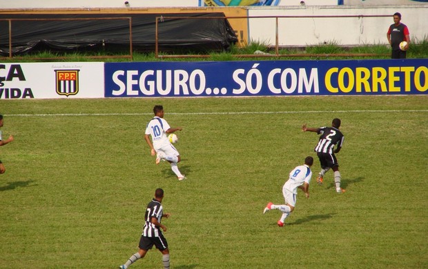 Botafogo e Gama se enfrentam no Joaquinzão, em Taubaté (Foto: Filipe Rodrigues/ Globoesporte.com)