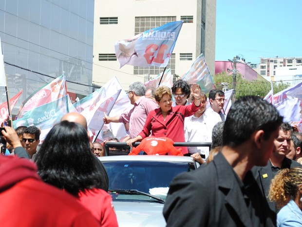 A dois dias das eleições, Dilma Rousseff faz campanha em São José dos Campos (Foto: Daniel Corrá/G1)