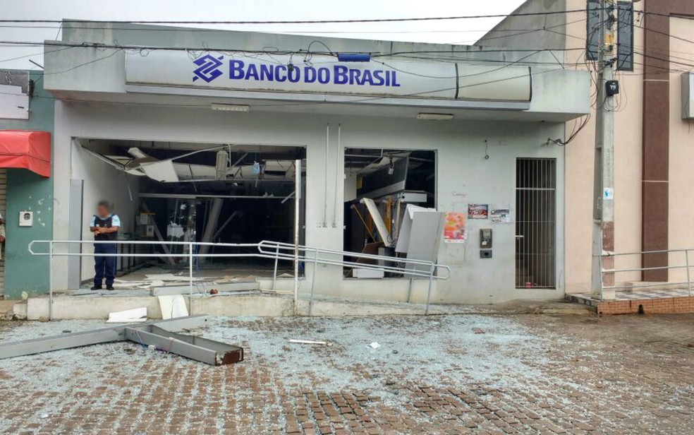 Agência do Banco do Brasil que foi atacada por criminosos em Vázea da Roça (Foto: Blog Agmar Rios)