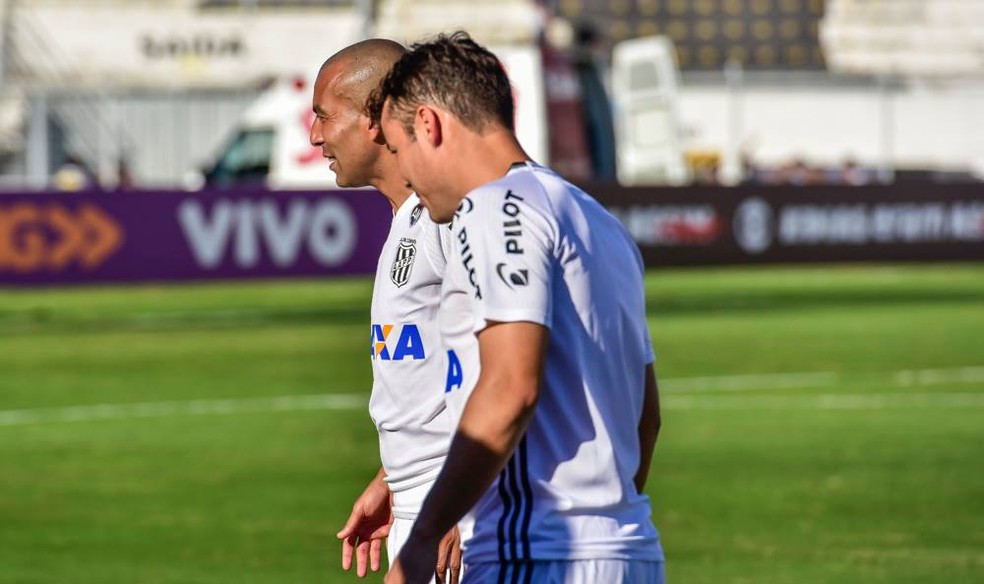 Emerson Sheik e Renato Cajá buscam o ritmo ideal para ajudar a Ponte no Brasileiro  (Foto: Fabio Leoni/ PontePress)