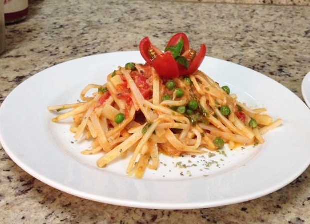 'Espaguete' saudável é feito com palmito ao invés de massa tradicional (Foto: G1)