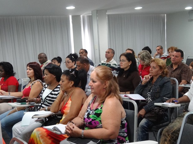 Médicos formados no exterior participam de oficinas em hotel na Zona Sul do Recife. (Foto: Katherine Coutinho / G1)