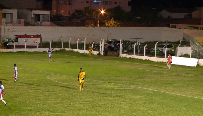 Ambulância, Picos x Piauí, Campeonato Piauiense (Foto: TV Clube)