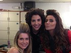 Giovanna Antonelli e Letícia Spiller fotografam com bobes no cabelo