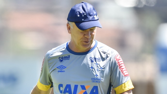 Mano Menzes em treino do Cruzeiro (Foto: Pedro Vilela/Light Press)