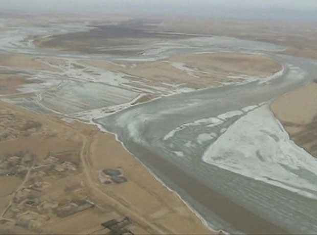 Por causa de inverno rigoroso, Rio Amarelo congelou (Foto: BBC)
