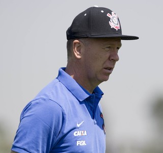 Mano cita pressão externa, mas afirma: 