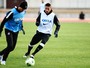 Tite acaba com suspense e confirma Guerrero como titular do ataque