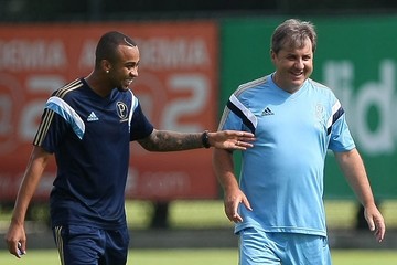 Veiga aposta em meio de campo 'pegador' para eliminar Palmeiras