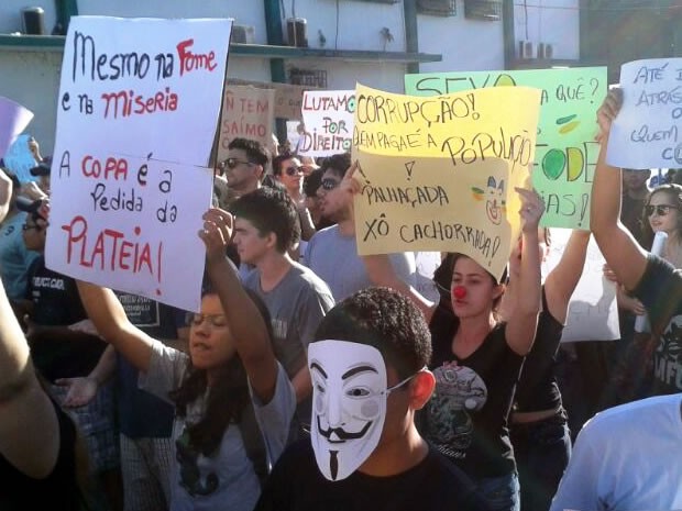 Protesto contra a corrupção em Cuiabá (Foto: Denise Soares/G1)