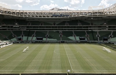 Palmeiras e Chapecoense tentam sair do meio da tabela para colar no G-4