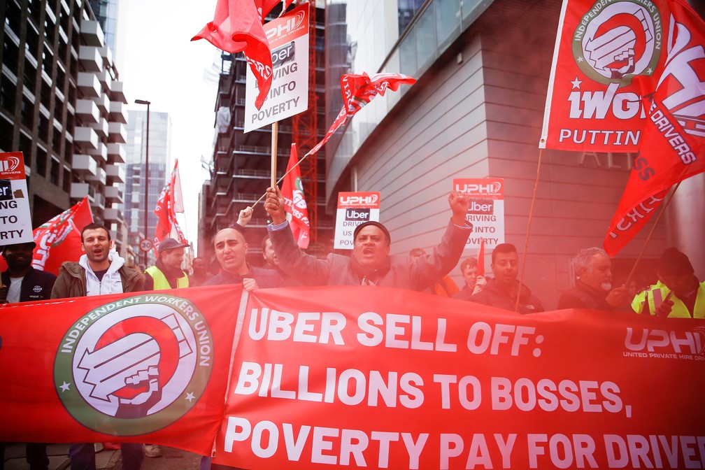 Motoristas de Uber em protesto nesta quarta-feira (8), em Londres — Foto: Henry Nicholls/Reuters
