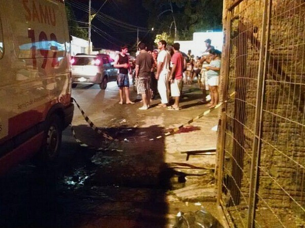 Tiroteio em padaria deixou dois feridos, em Manaus (Foto: Rômulo de Sousa/G1)