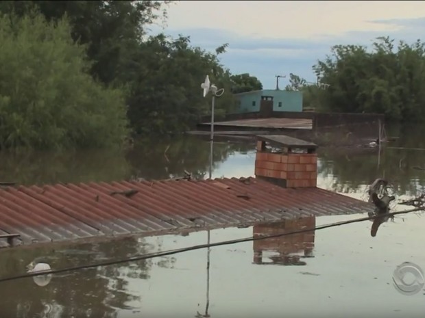 Quaraí é uma das cidades mais atingidas pela chuva na Fronteira Oeste do rs (Foto: Reprodução/RBS TV)
