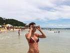Mirella Santos mostra corpaço e abdômen trincado em passeio na praia