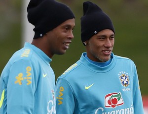Neymar ronaldinho gaucho brasil treino (Foto: Agência Reuters)