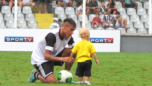Neymar e Davi Lucca, Jogo Beneficente na vila Belmiro (Foto: Marcelo Hazan / Globoesporte.com)