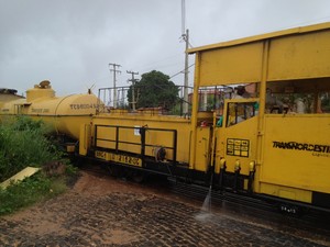 Jovem foi atropelado pelo trem  em Teresina (Foto: Gil Oliveira/G1)