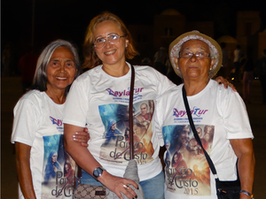 Iaceli Guimarães, Rosângela Carvalho e Maria Elizabeth Carvalho na Paixão de Cristo de Nova Jerusalém 2015 (Foto: Jael Soares/ G1)