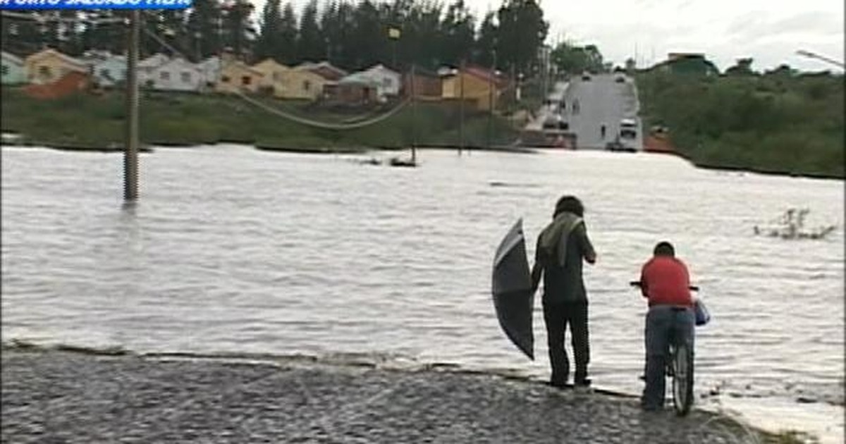 G1 Cheia do Rio Quaraí atinge 30 familias na Fronteira Oeste do RS notícias em Rio Grande do Sul