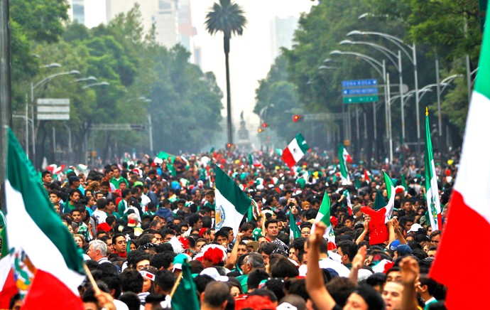 festa torcida do México nas ruas da Cidade do México (Foto: Reuters)