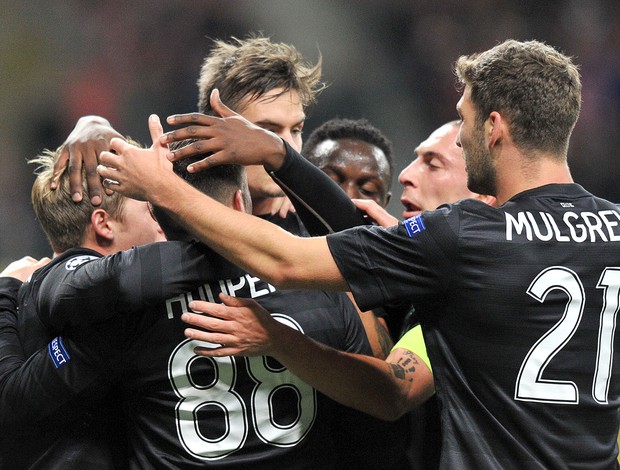 jogadores do Celtic comemoram vitória sobre o Spartak (Foto: AFP)