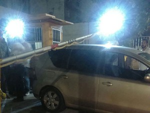 Carro atinge manobrista de estacionamento em Salvador (Foto: Arquivo Pessoal)