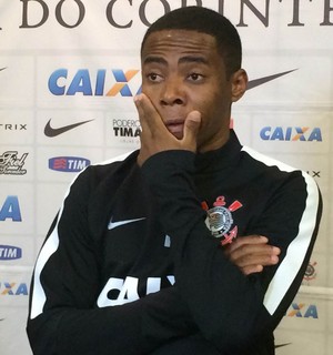Elias deve voltar a treinar nesta quinta-feira, mas é dúvida para amistoso