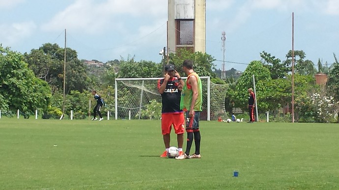 Muricy Ramalho durante treino do Flamengo no Recife (Foto: Raphael Zarko / GloboEsporte.com) Muricy Ramalho durante treino do Flamengo no Recife (Foto: Raphael Zarko / GloboEsporte.com)