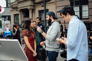 O diretor Rodrigo Bernardo com os atores Thaila Ayala e Mateus Solano durante gravação de filme em Nova York (Foto: Chocolate Filmes/Divulgação)