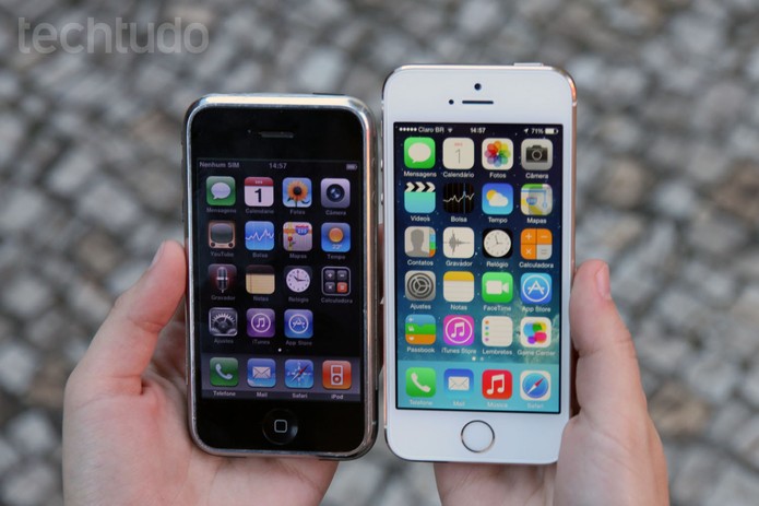 Primeiro iPhone e iPhone 5S lado a lado (Foto: Anna Kellen Bull/TechTudo) Primeiro iPhone e iPhone 5S lado a lado (Foto: Anna Kellen Bull/TechTudo)