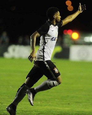 André comemora gol São Bento x Corinthians (Foto: Marcos Ribolli)