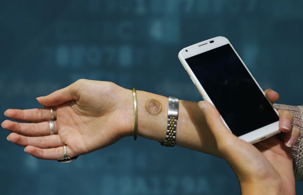 Tatuagem criada por Google e VivaLnk desbloqueia celulares Moto X ao se aproximarem do aparelho. (Foto: Divulgação/VivaLnk)