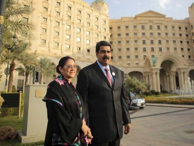 Presidente da Venezuela Nicolás Maduro e sua mulher Cilia Flores nesta quarta-feira (11) em Riad (Foto: REUTERS/Divulgação)