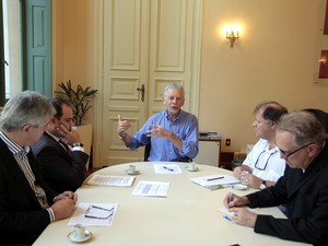 Reunião da prefeitura com secretarias sobre bares e restaurantes (Foto: Ricardo Giusti/PMPA)