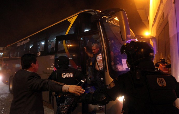 Ônibus Atlético Tucuman  (Foto: Reuters)