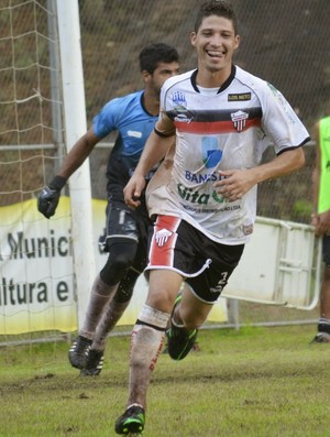 Sorriso, lateral do Serra (Foto: Adriano Barbosa/Serra FC)