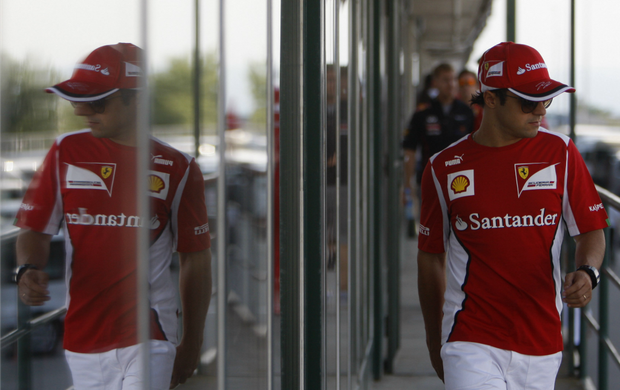 Felipe Massa no paddock do GP da Hungria (Foto: Reuters)