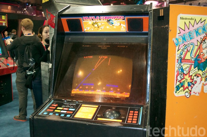 Missile Command é um dos clássicos jogos que estavam na E3 2014 (Foto: Monique Mansur/ TechTudo) Missile Command é um dos clássicos jogos que estavam na E3 2014 (Foto: Monique Mansur/ TechTudo)