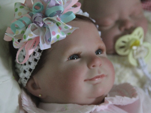 Artesã de Caçapava produz bonecas com semelhança a bebês reais (Foto: Carlos Santos/G1)