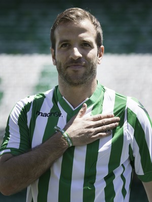 Palmeiras disputa Van der Vaart com um clube carioca e outro nordestino